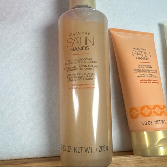 Mary Kay Satin Hands Set *LIMITED EDITION* Orchard Peach Satin Hands Pampering - Picture 4 of 8